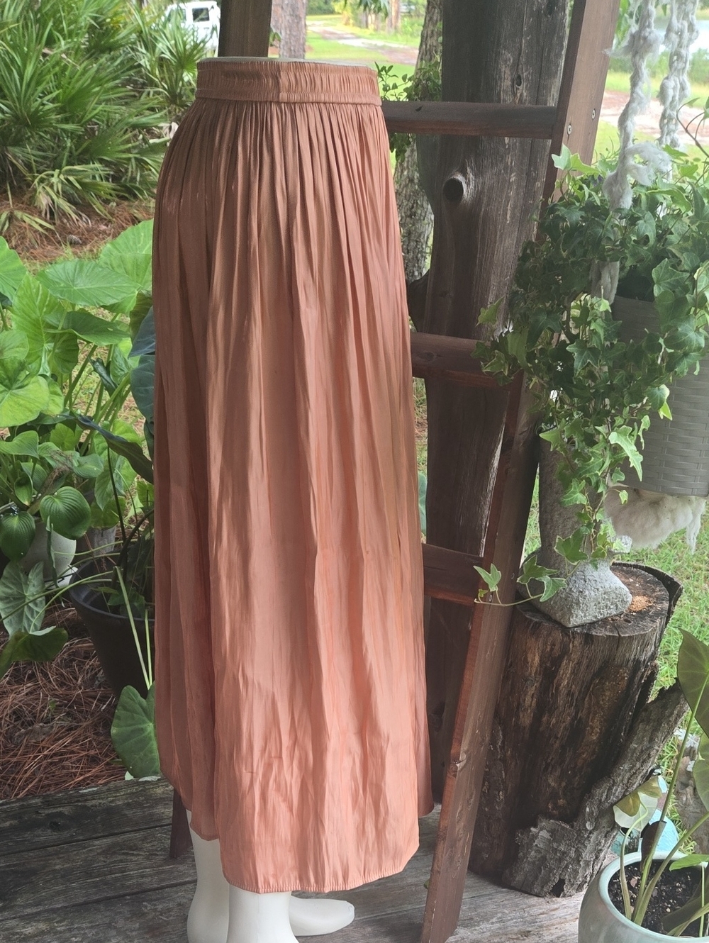Allie Rose Peach Shimmery Pleated Midi Skirt Size Small - Picture 4 of 11